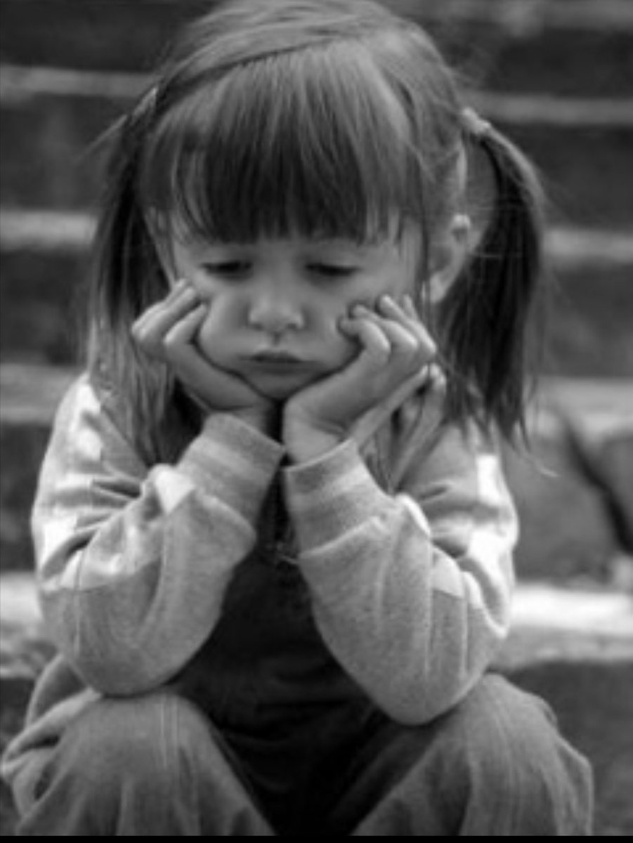 طفلة حزينة اجمل صور للاطفال الحزينة حبيبي
